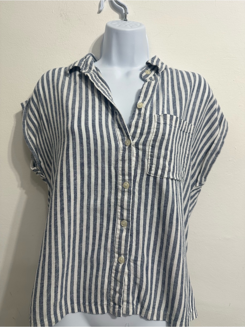 Orvis Women’s Small Blue White Striped Sleeveless Button-Up Linen Blend Shirt